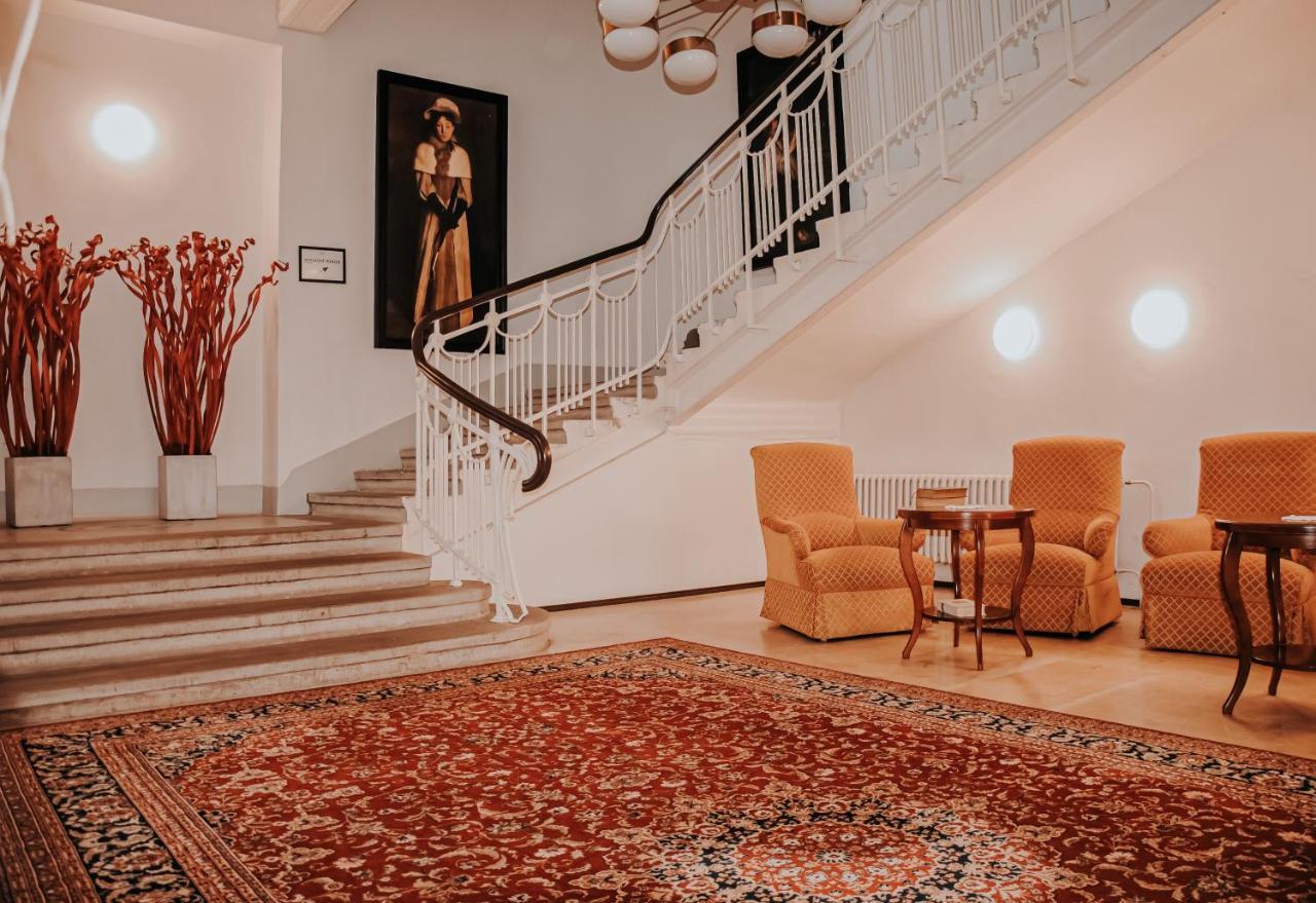 B&B Hotel Praha Нови-Їчін Екстер'єр фото