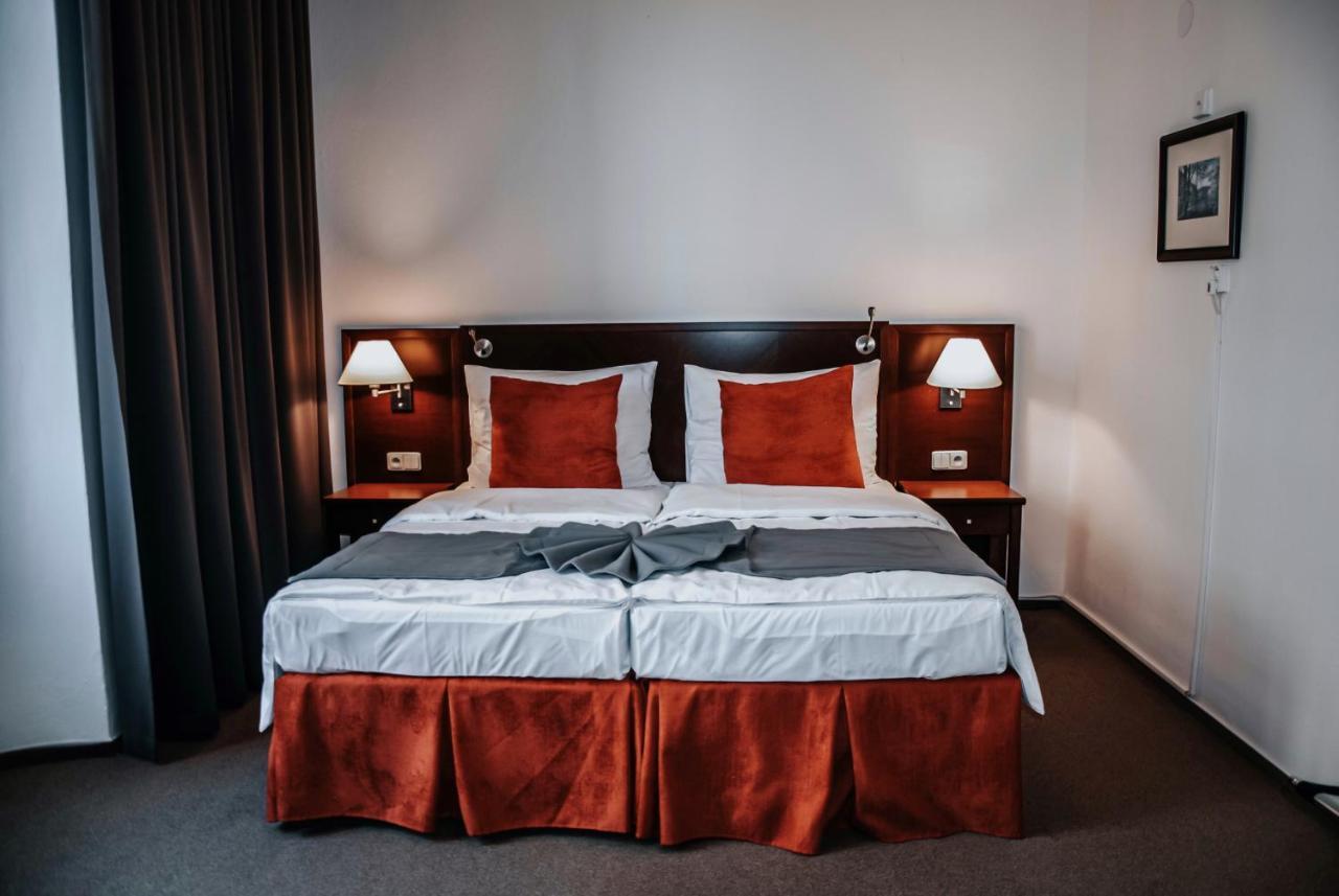B&B Hotel Praha Нови-Їчін Екстер'єр фото
