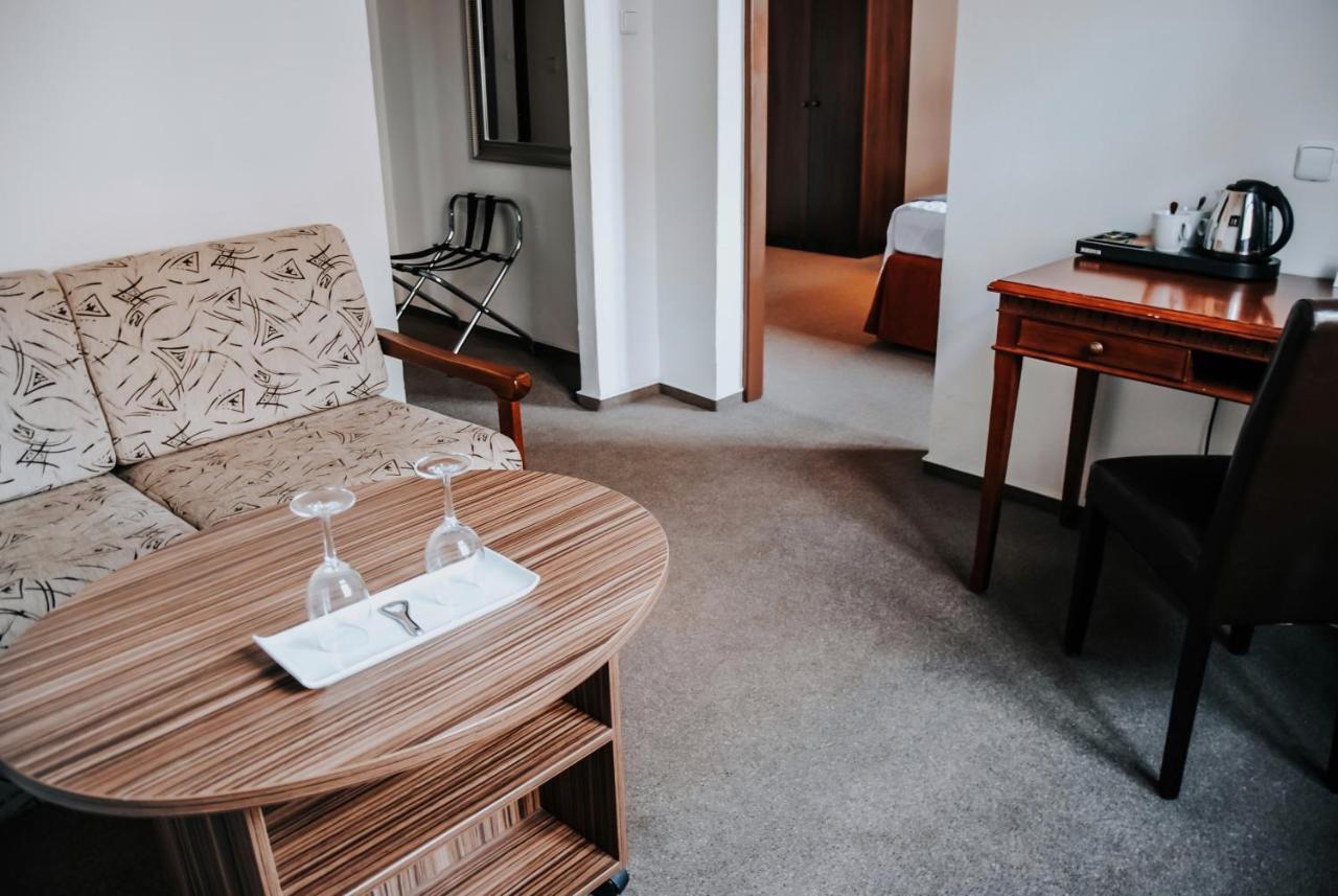 B&B Hotel Praha Нови-Їчін Екстер'єр фото