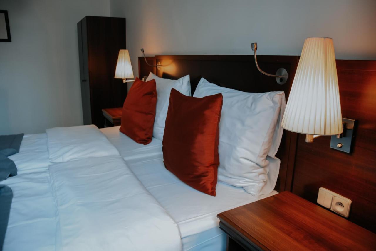 B&B Hotel Praha Нови-Їчін Екстер'єр фото