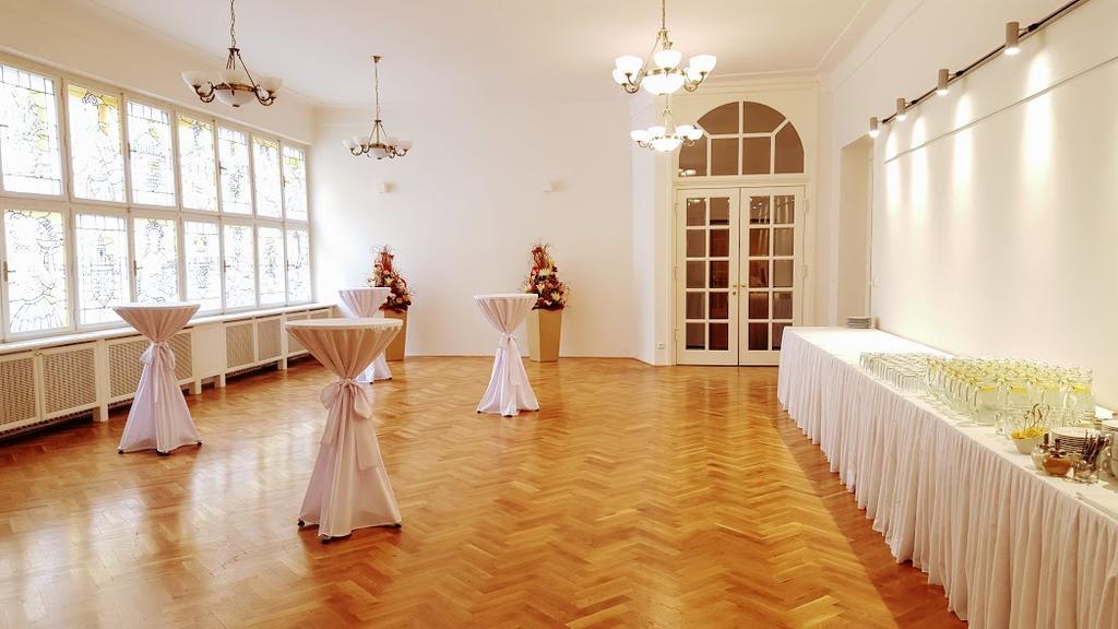 B&B Hotel Praha Нови-Їчін Екстер'єр фото
