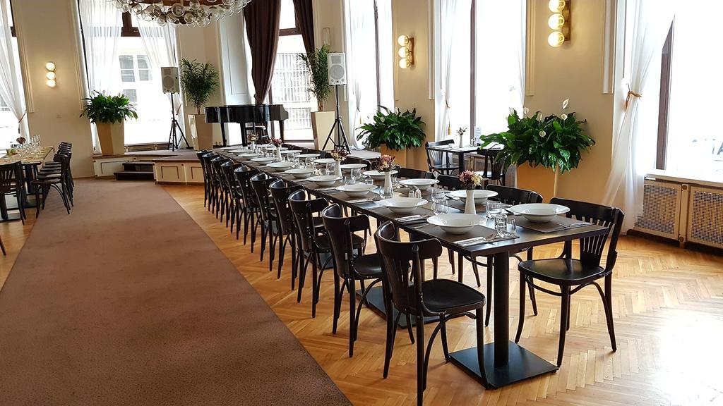 B&B Hotel Praha Нови-Їчін Екстер'єр фото