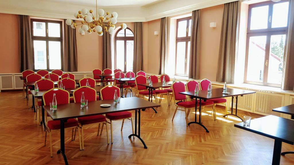 B&B Hotel Praha Нови-Їчін Екстер'єр фото