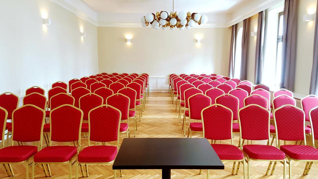 B&B Hotel Praha Нови-Їчін Екстер'єр фото