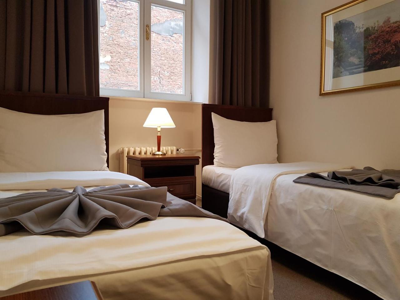 B&B Hotel Praha Нови-Їчін Екстер'єр фото